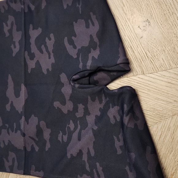NWT SPANX LOOK AT ME CAMO LEGGINGS - Picture 4 of 8